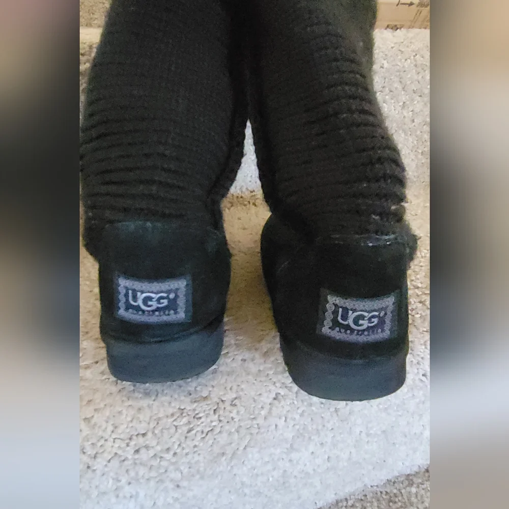 UGG Womens Classic Cardy Wool Knit Mid-calf Botton Boots, Black, size 8